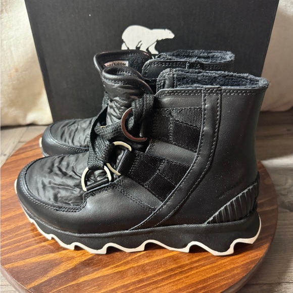 Sorel Kinetic Short Women’s Sz. 7 Lace Up Ankle Boots Waterproof Insulated Black - Picture 3 of 7